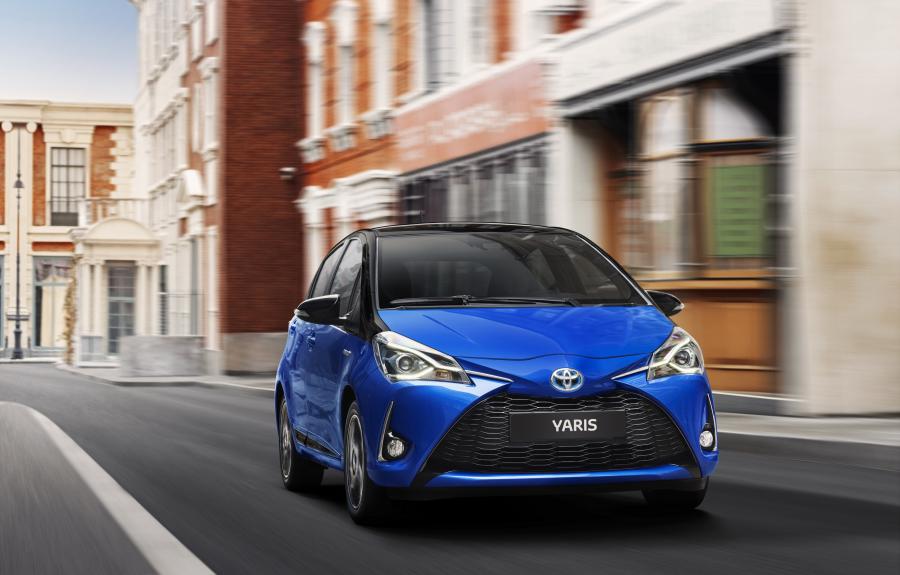  Toyota Yaris Hybrid Bi-Tone 2017 года  (фото 17 из 42)